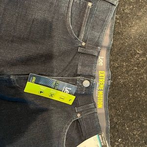 Brand new Lee Extreme Motion Jeans 40x32